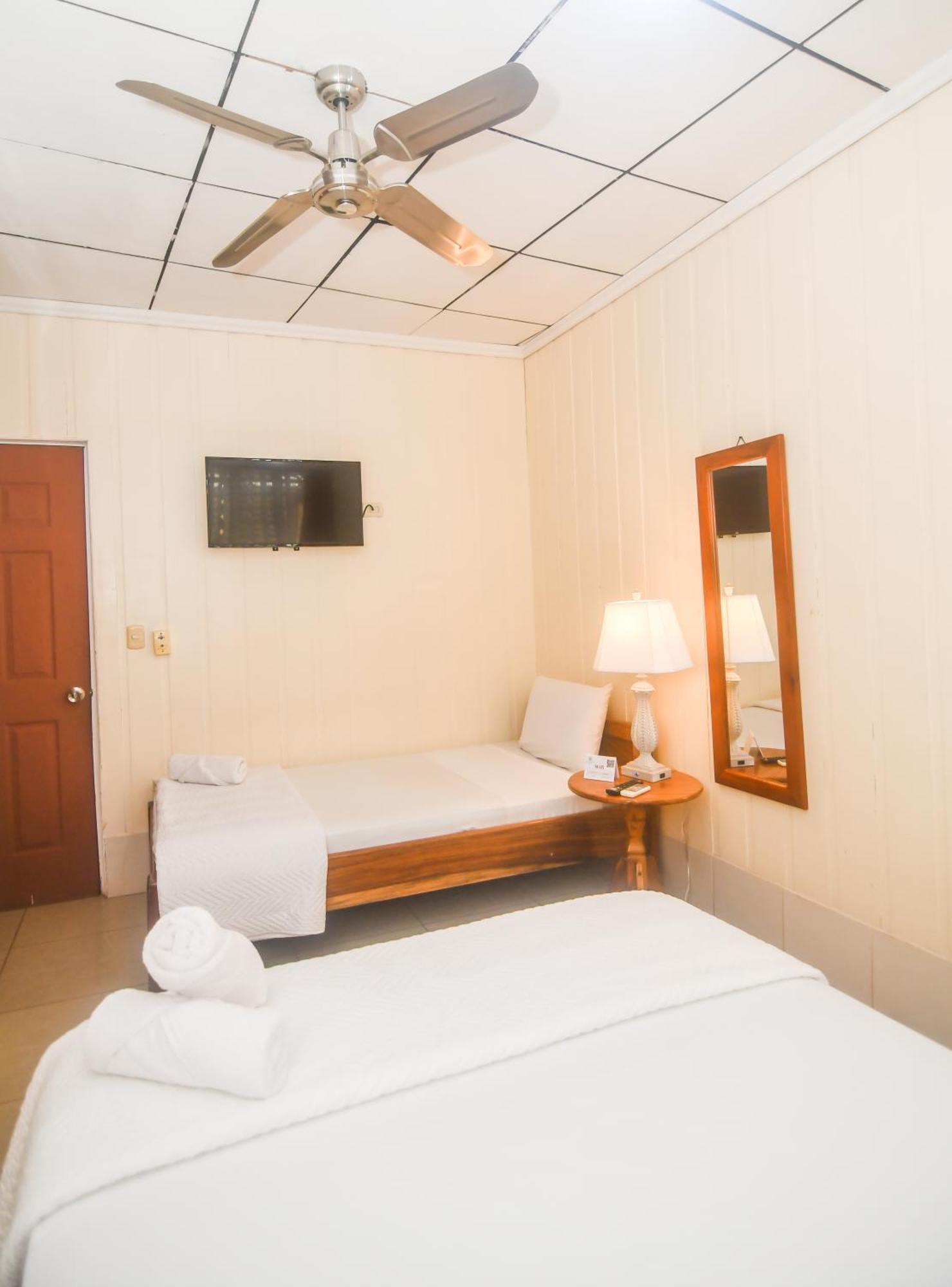 Hotel Aldea Chorotega プンタレナス エクステリア 写真