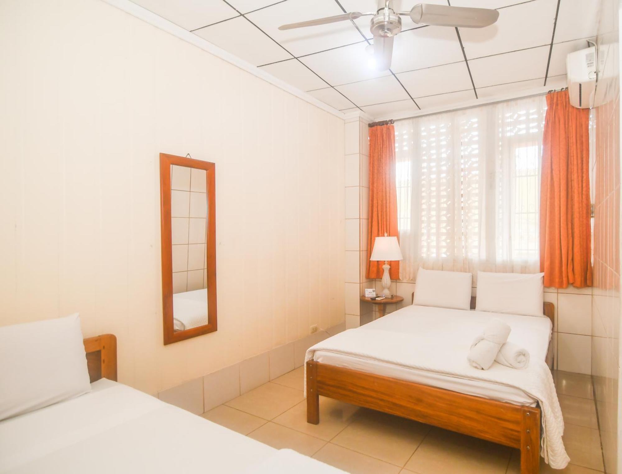 Hotel Aldea Chorotega プンタレナス エクステリア 写真