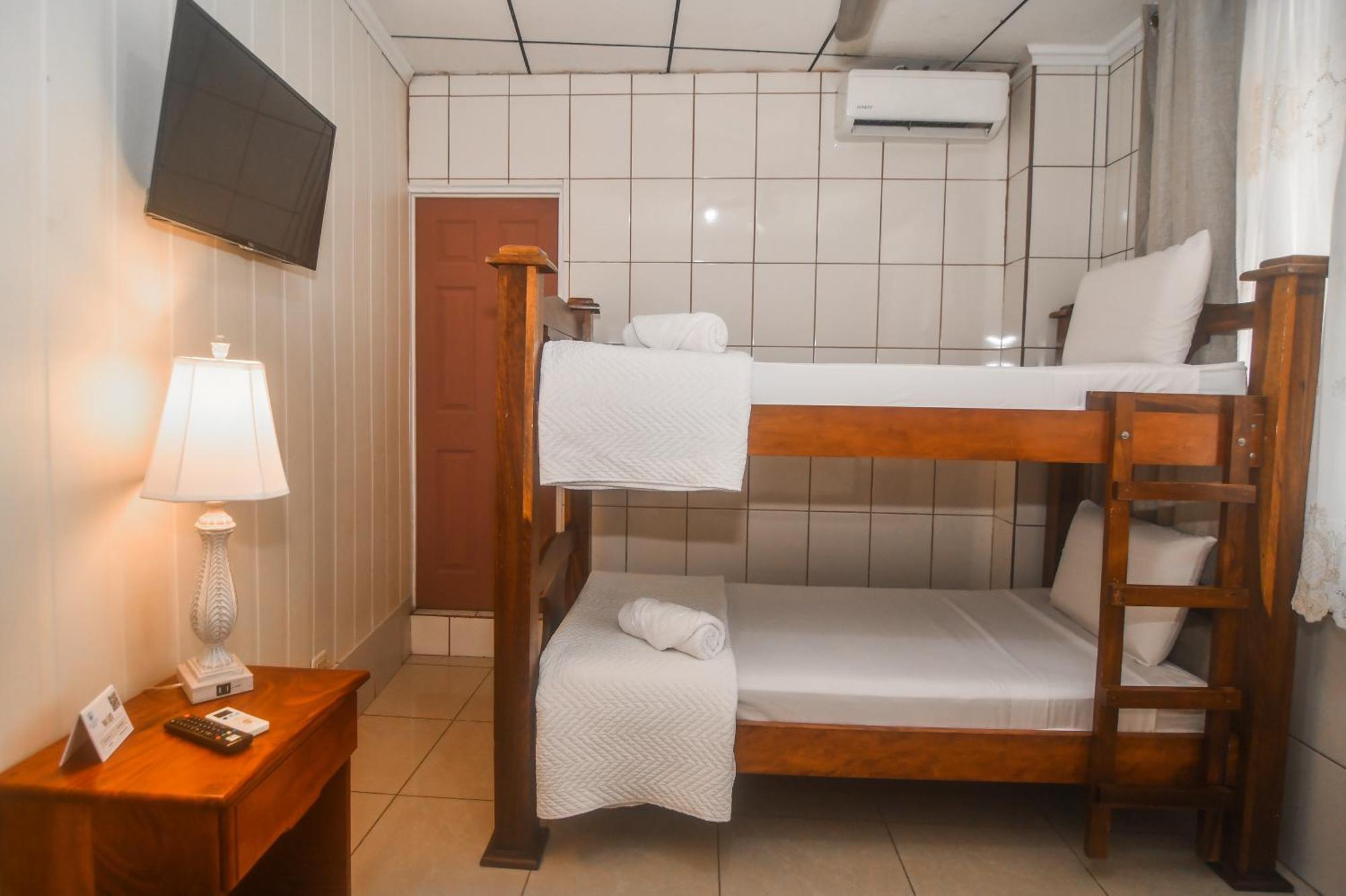 Hotel Aldea Chorotega プンタレナス エクステリア 写真