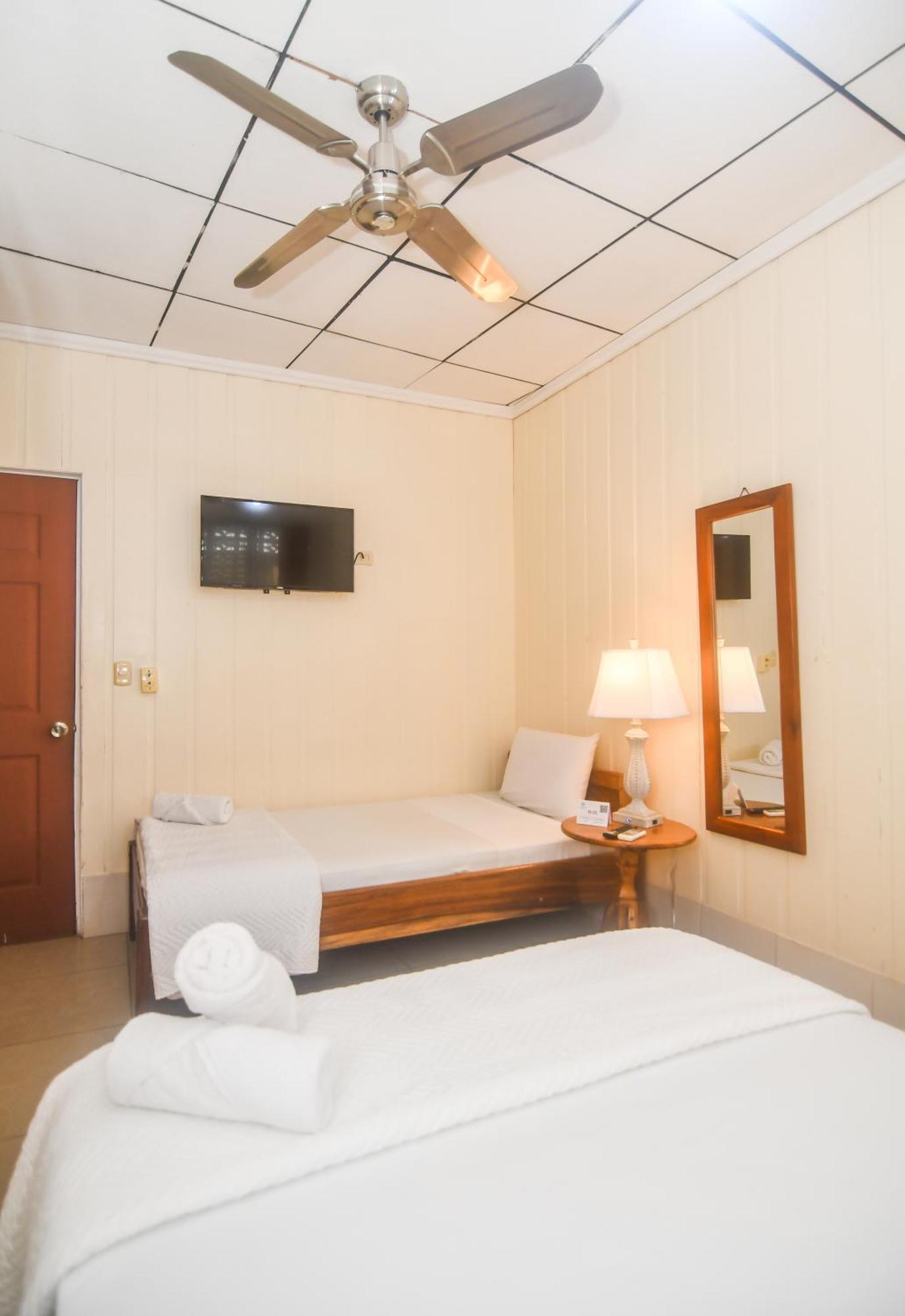 Hotel Aldea Chorotega プンタレナス エクステリア 写真