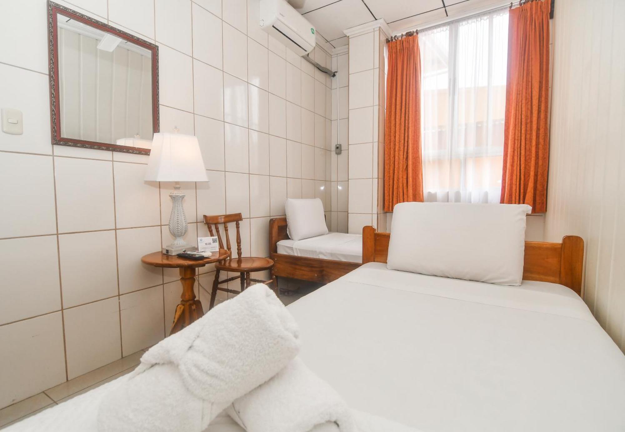 Hotel Aldea Chorotega プンタレナス エクステリア 写真